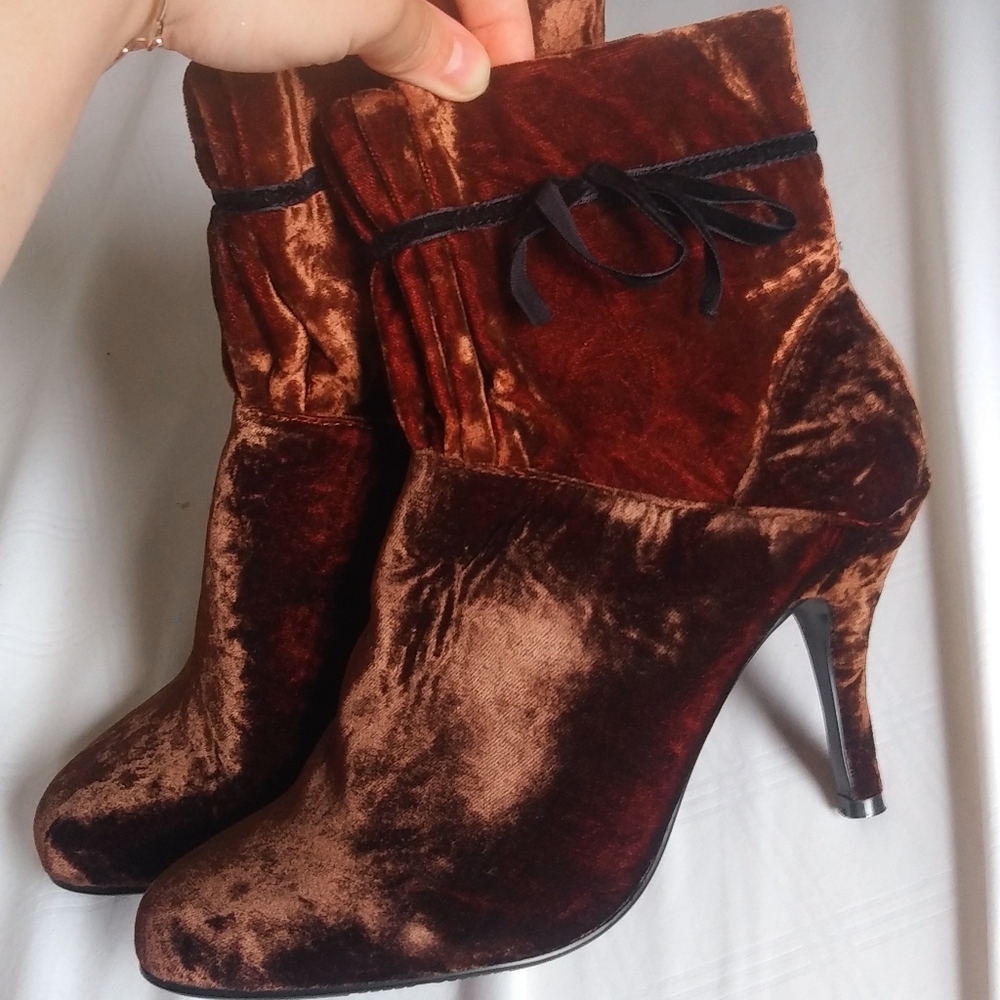 Chocolate Brown Suede Heeled Boots 🍁🐿